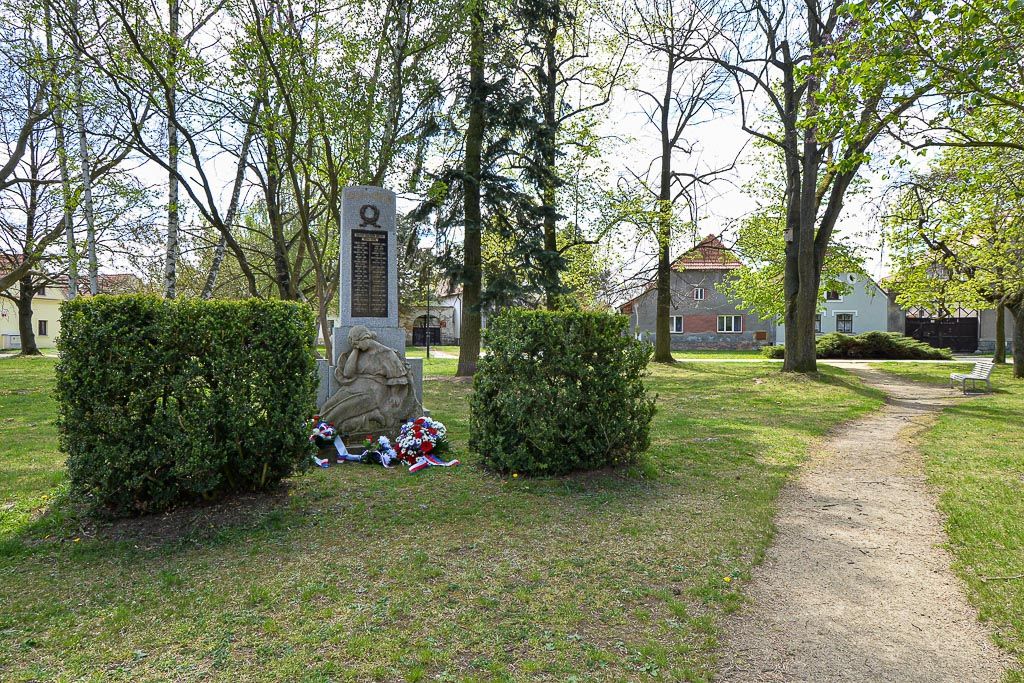 Křimice a Litice vzpomněli na padlé americké letce (foto: M. Pecuch, 25.4.2020)