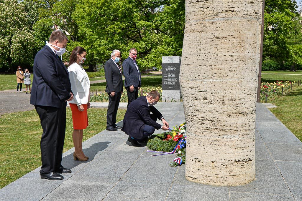 Slavnosti svobody 2020 - Pietní akty nám. Míru a Husova ul. (foto: M. Pecuch/P. Osvald, 4.5.2020)