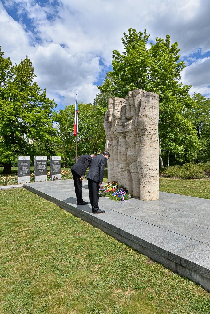 Slavnosti svobody 2020 - Pietní akty nám. Míru a Husova ul. (foto: M. Pecuch/P. Osvald, 4.5.2020)