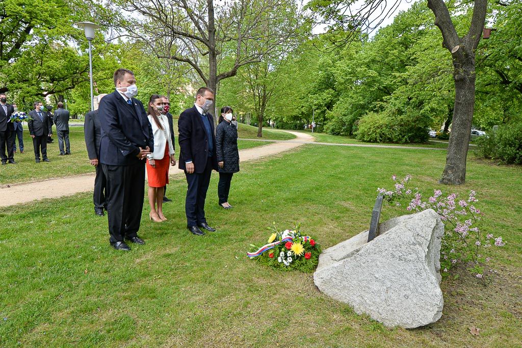 Slavnosti svobody 2020 - Pietní akty nám. Míru a Husova ul. (foto: M. Pecuch/P. Osvald, 4.5.2020)