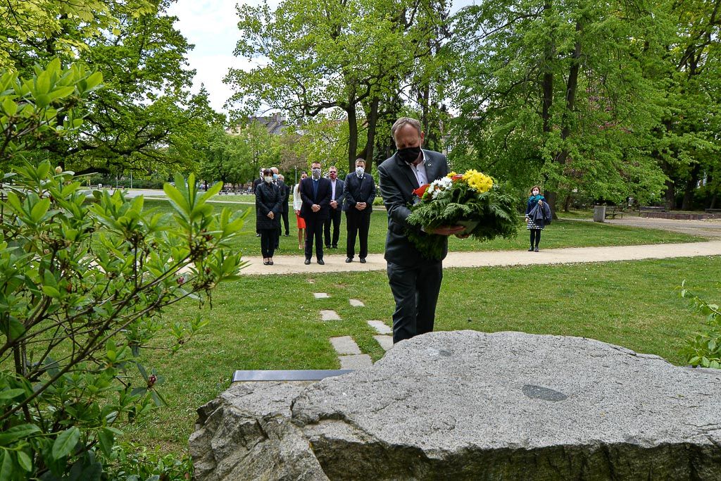 Slavnosti svobody 2020 - Pietní akty nám. Míru a Husova ul. (foto: M. Pecuch/P. Osvald, 4.5.2020)