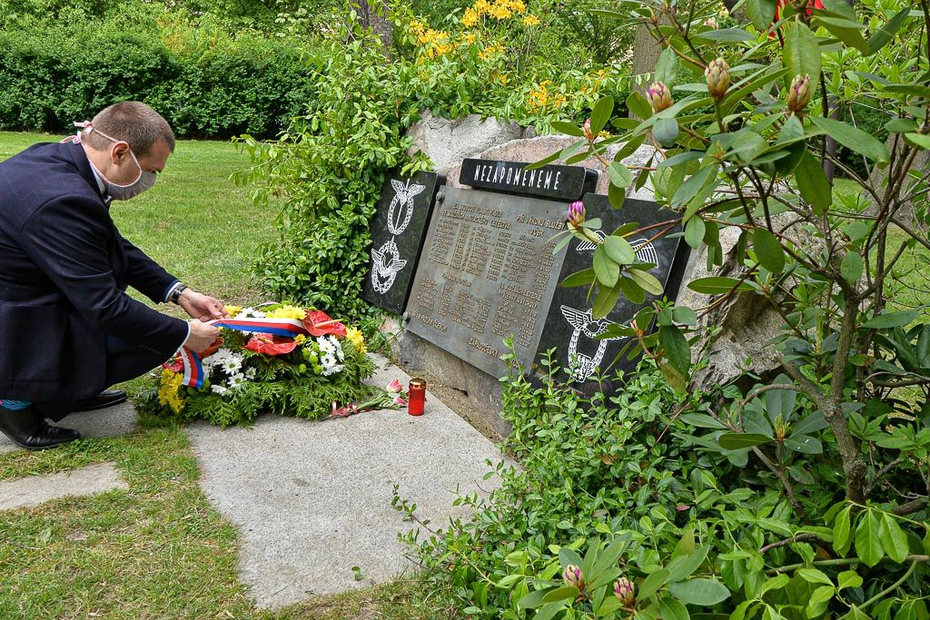 Slavnosti svobody 2020 - Pietní akty nám. Míru a Husova ul. (foto: M. Pecuch/P. Osvald, 4.5.2020)