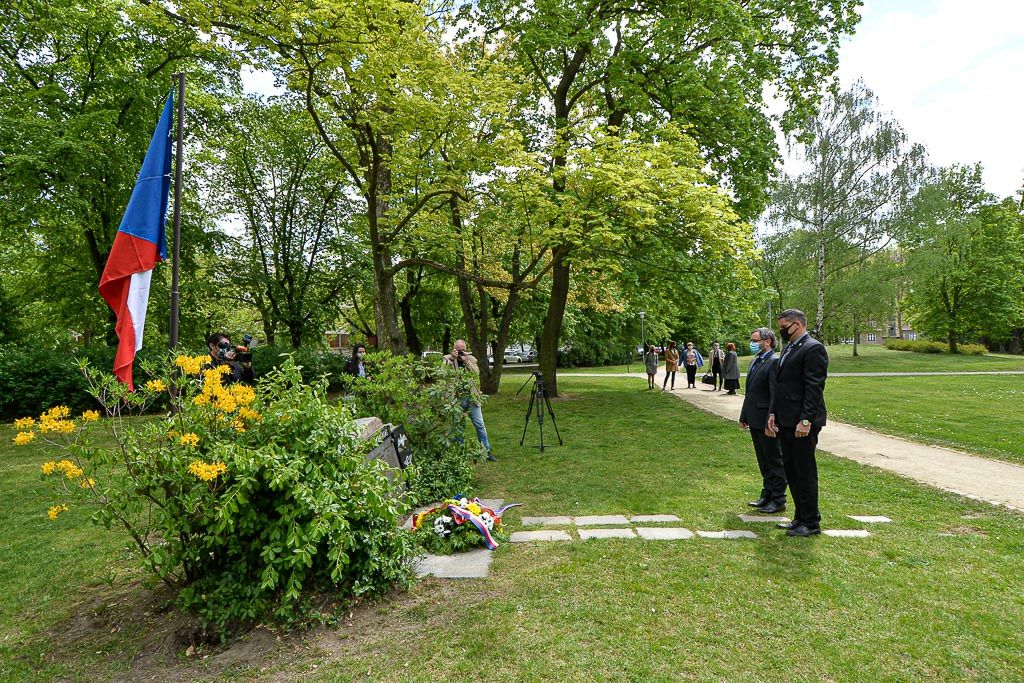 Slavnosti svobody 2020 - Pietní akty nám. Míru a Husova ul. (foto: M. Pecuch/P. Osvald, 4.5.2020)