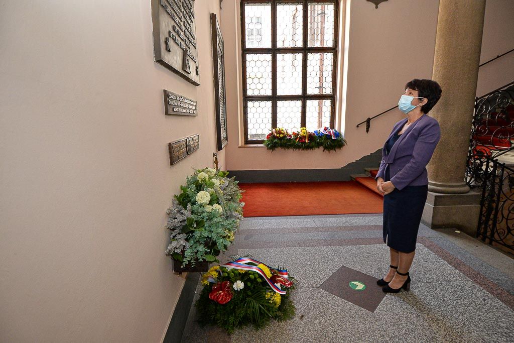 Slavnosti svobody 2020 - Pietní akt na schodišti radnice (foto: M. Pecuch, 6.5.2020)