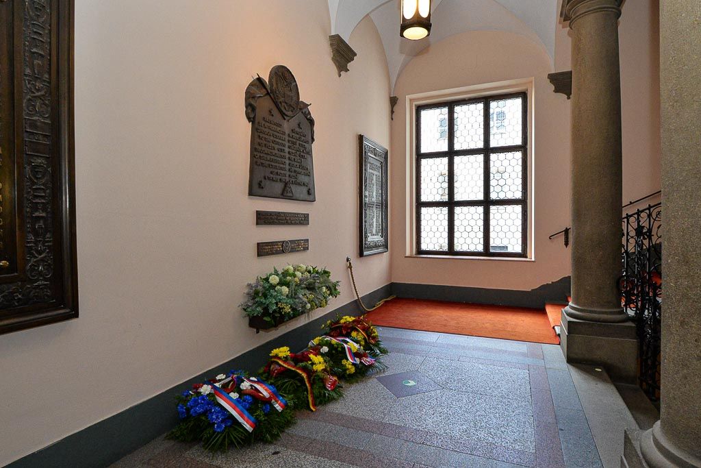 Slavnosti svobody 2020 - Pietní akt na schodišti radnice (foto: M. Pecuch, 6.5.2020)