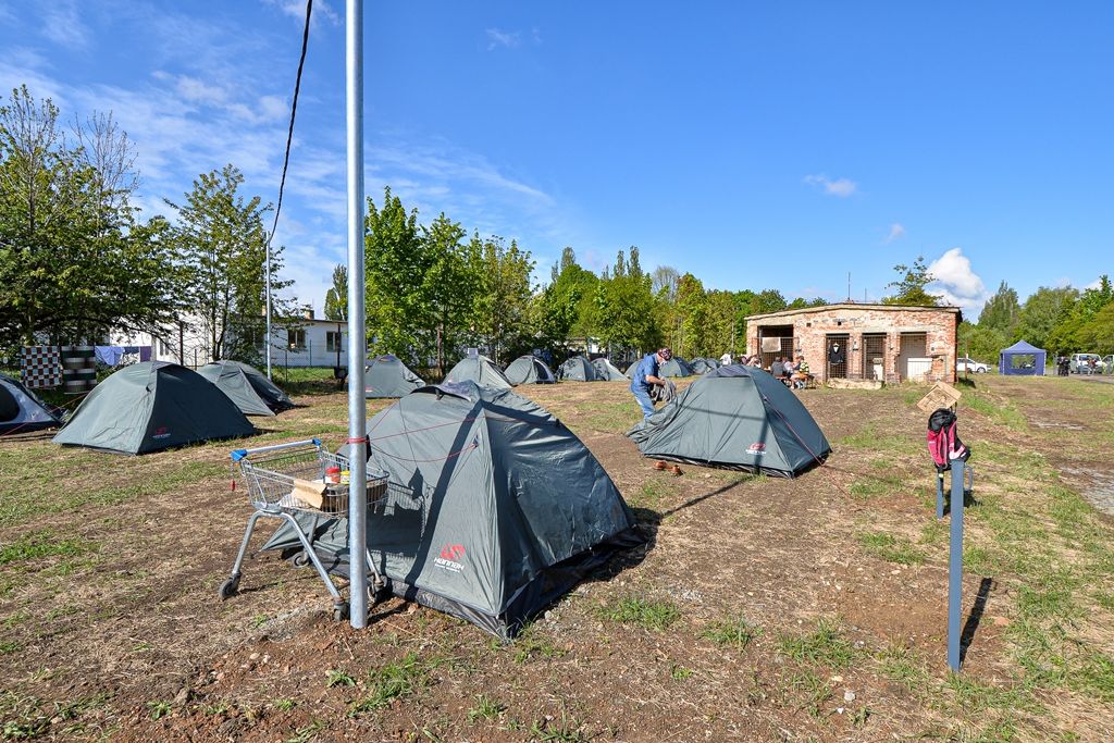 Plzeňské stanové centrum pro bezdomovce v době ohrožení koronavirem (foto: M. Pecuch, 6.5.2020)