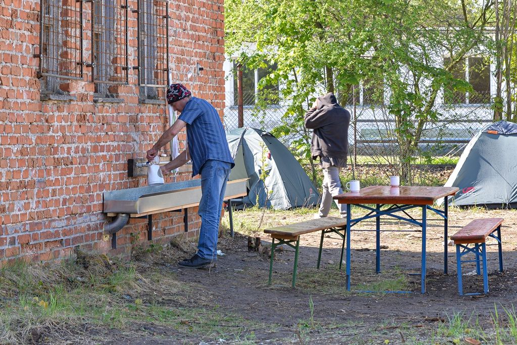 Plzeňské stanové centrum pro bezdomovce v době ohrožení koronavirem (foto: M. Pecuch, 6.5.2020)