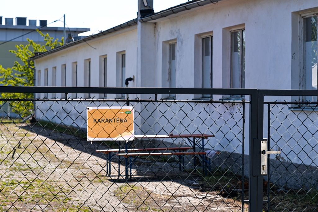 Plzeňské stanové centrum pro bezdomovce v době ohrožení koronavirem (foto: M. Pecuch, 6.5.2020)