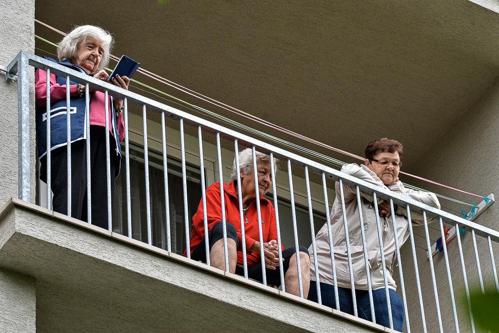 Kultura pod okny v Suvorovově ulici (foto: M. Pecuch, 26.5.2020)