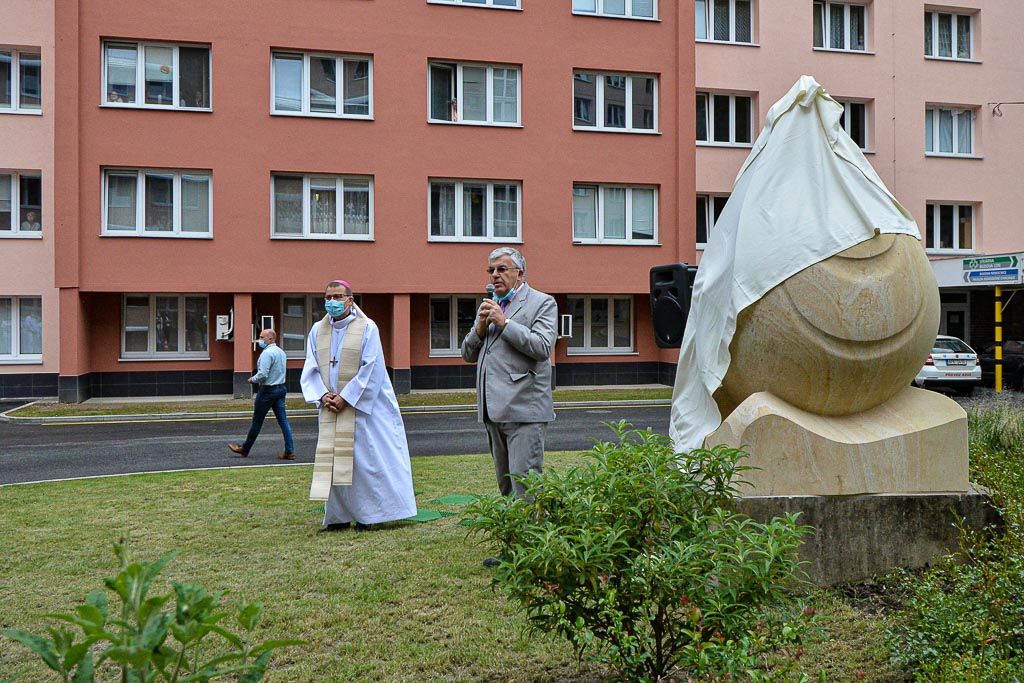 Socha sv. Anežky České, Privamed (28.5.20020, M. Pecuch)