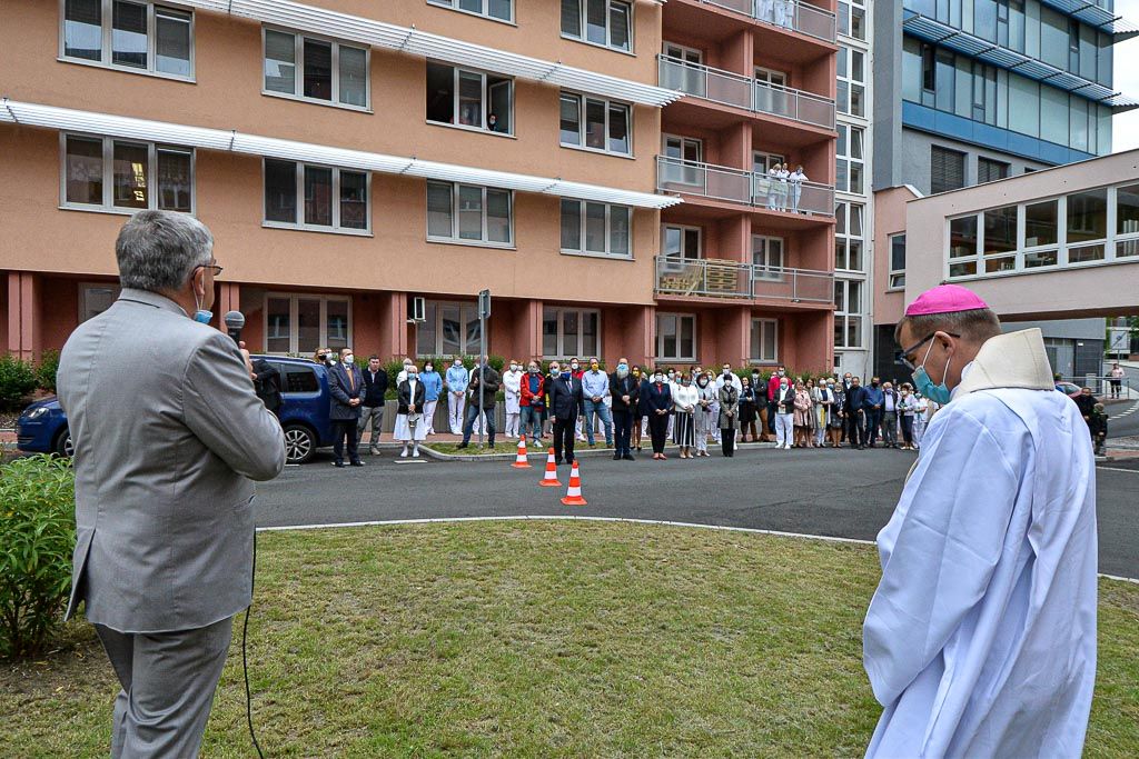 Socha sv. Anežky České, Privamed (28.5.20020, M. Pecuch)