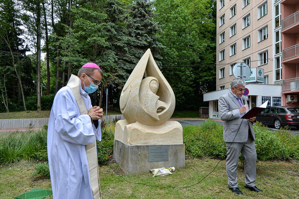 Socha sv. Anežky České, Privamed (28.5.20020, M. Pecuch)