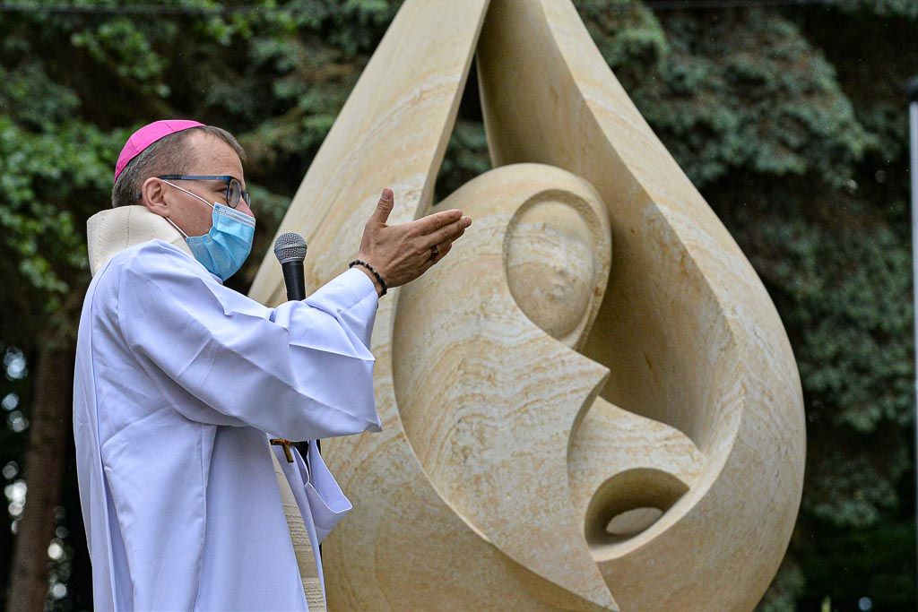 Socha sv. Anežky České, Privamed (28.5.20020, M. Pecuch)