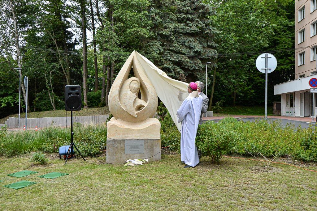 Socha svaté Anežky České zdobí atrium Nemocnice Privamed (foto: M. Pecuch, 28.5.2020)