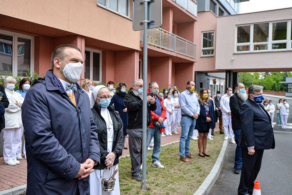 Socha svaté Anežky České zdobí atrium Nemocnice Privamed (foto: M. Pecuch, 28.5.2020)