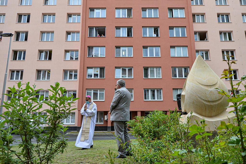 Socha svaté Anežky České zdobí atrium Nemocnice Privamed (foto: M. Pecuch, 28.5.2020)