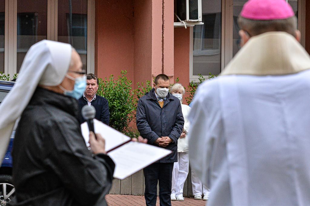 Socha svaté Anežky České zdobí atrium Nemocnice Privamed (foto: M. Pecuch, 28.5.2020)