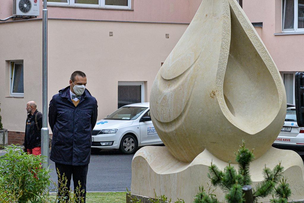 Socha svaté Anežky České zdobí atrium Nemocnice Privamed (foto: M. Pecuch, 28.5.2020)