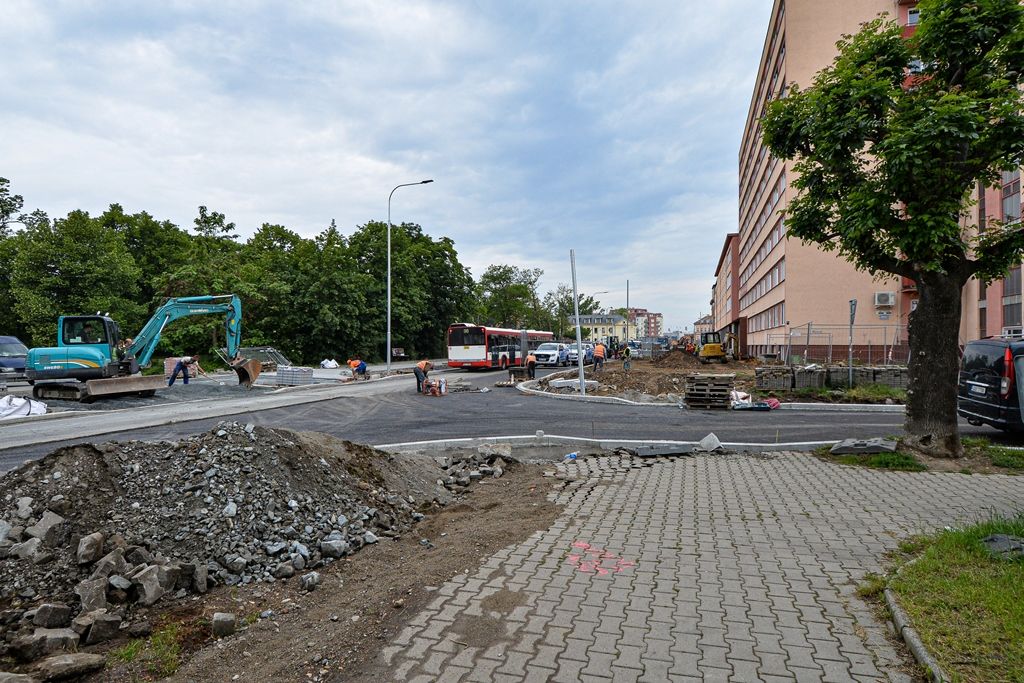 Křižovatka ulic Kaplířova – Klatovská – U Borského parku (foto: M. Pecuch, 4.6.2020)