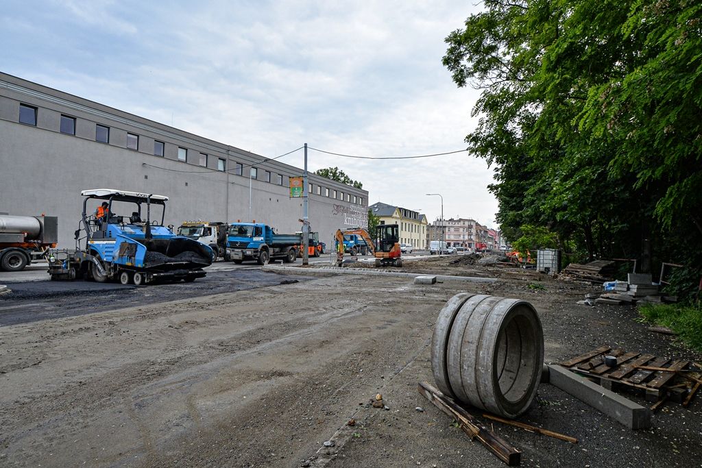 Křižovatka ulic Kaplířova – Klatovská – U Borského parku (foto: M. Pecuch, 4.6.2020)