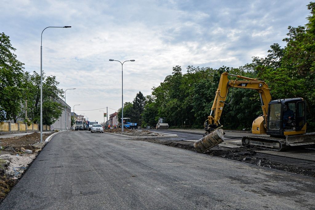 Křižovatka ulic Kaplířova – Klatovská – U Borského parku (foto: M. Pecuch, 4.6.2020)