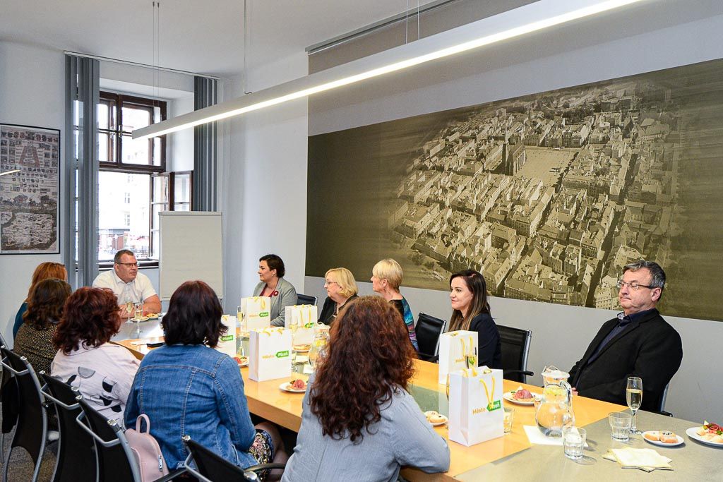 Představitelé Plzně poděkovali těm, kdo šili roušky (foto: M. Pecuch, 18.6.2020)