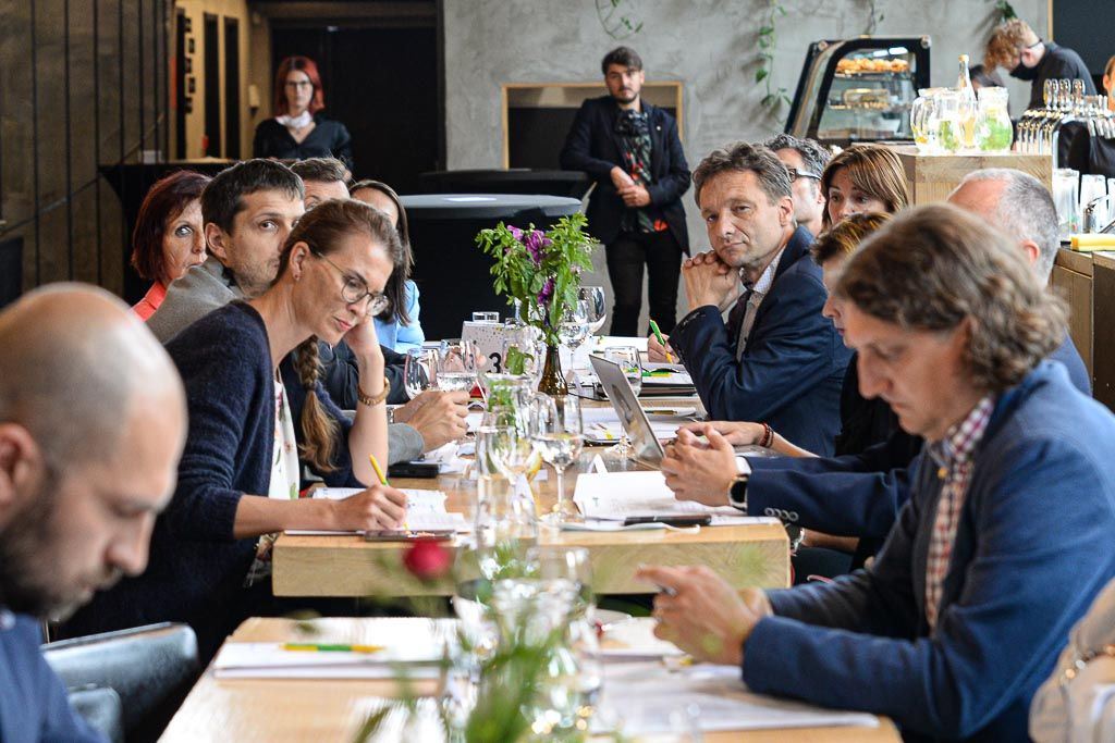 Kulaté stoly ITI ke Strategii Plzeňské aglomerace 2021+ (foto: M. Pecuch, 18.6.2020)