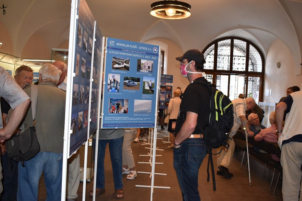 Výstava v mázhauzu radnice mapuje historii letectví v Plzni (foto: H. Josefová, 29.6.2020)