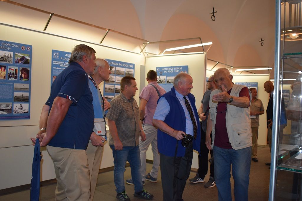 Výstava v mázhauzu radnice mapuje historii letectví v Plzni (foto: H. Josefová, 29.6.2020)