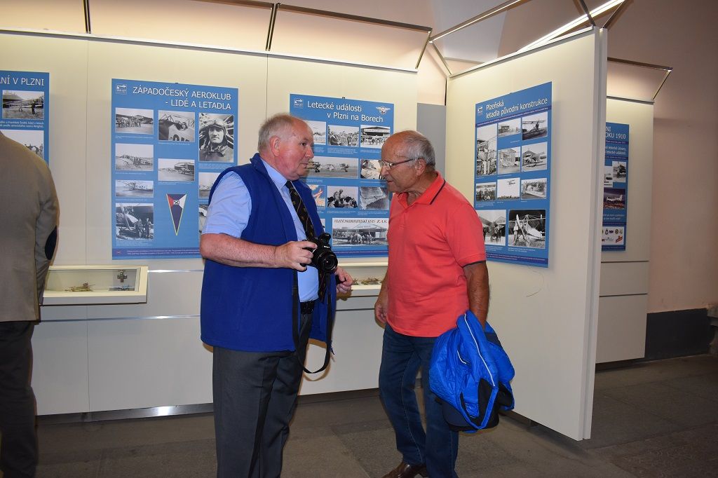 Výstava v mázhauzu radnice mapuje historii letectví v Plzni (foto: H. Josefová, 29.6.2020)