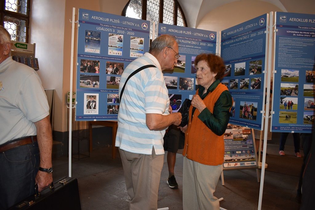 Výstava v mázhauzu radnice mapuje historii letectví v Plzni