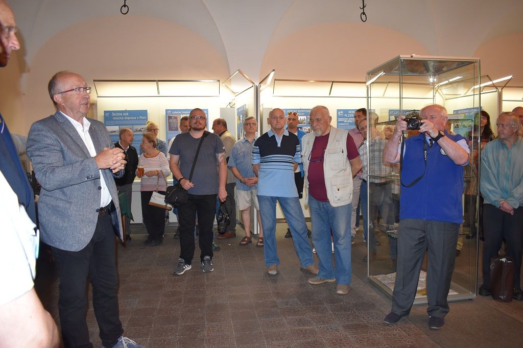 Výstava v mázhauzu radnice mapuje historii letectví v Plzni (foto: H. Josefová, 29.6.2020)