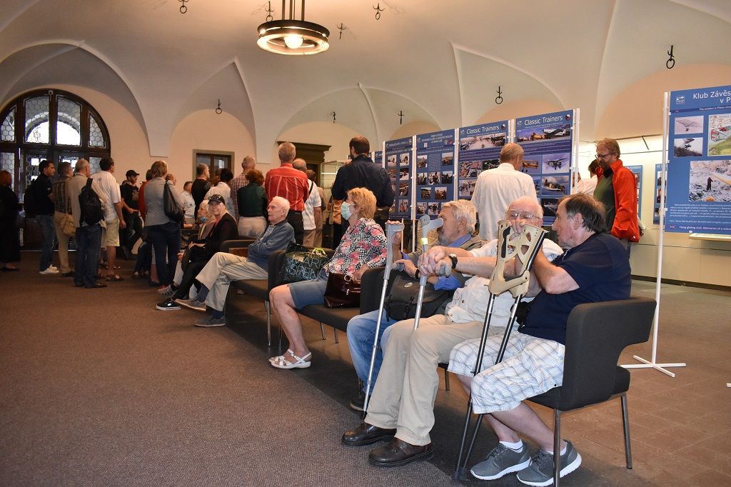 Výstava v mázhauzu radnice mapuje historii letectví v Plzni (foto: H. Josefová, 29.6.2020)