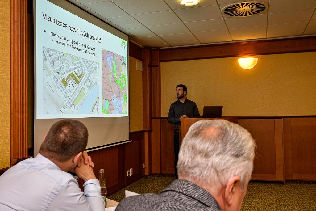 Podnikatelé ze soutěže NEJ inovátor se sešli se zástupci města (foto: M. Pecuch, 30.6.2020)