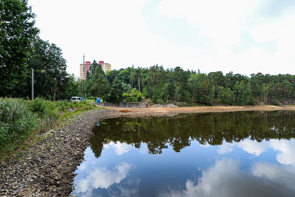 Město opravuje přeliv Šídlovského rybníka (foto: M. Pecuch, 21.7.2020)