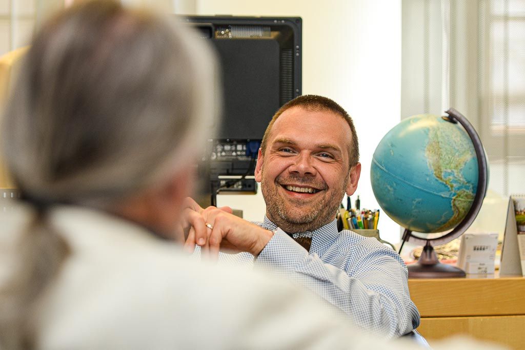 Primátor pogratuloval výtvarníkovi Jaroslavu Šindelářovi k životnímu jubileu (foto: M. Pecuch, 30.7.2020)