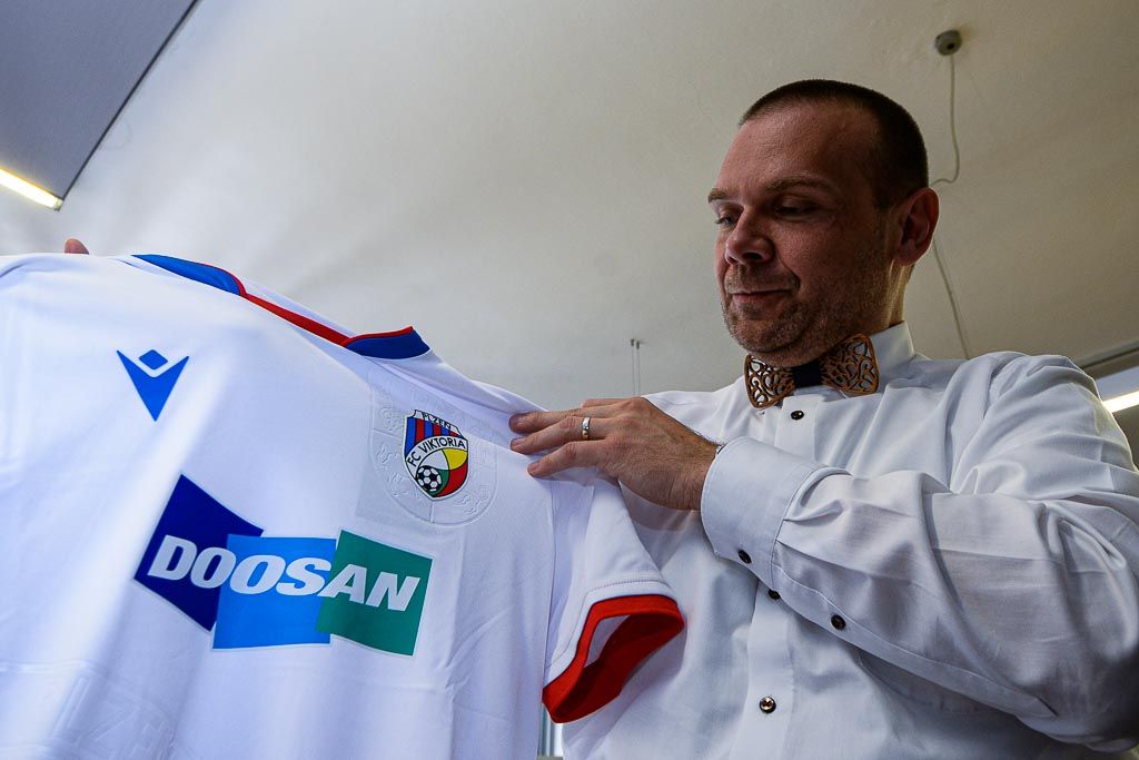 Viktorka představila nové dresy na radnici (foto: M. Pecuch, 17.8.2020)