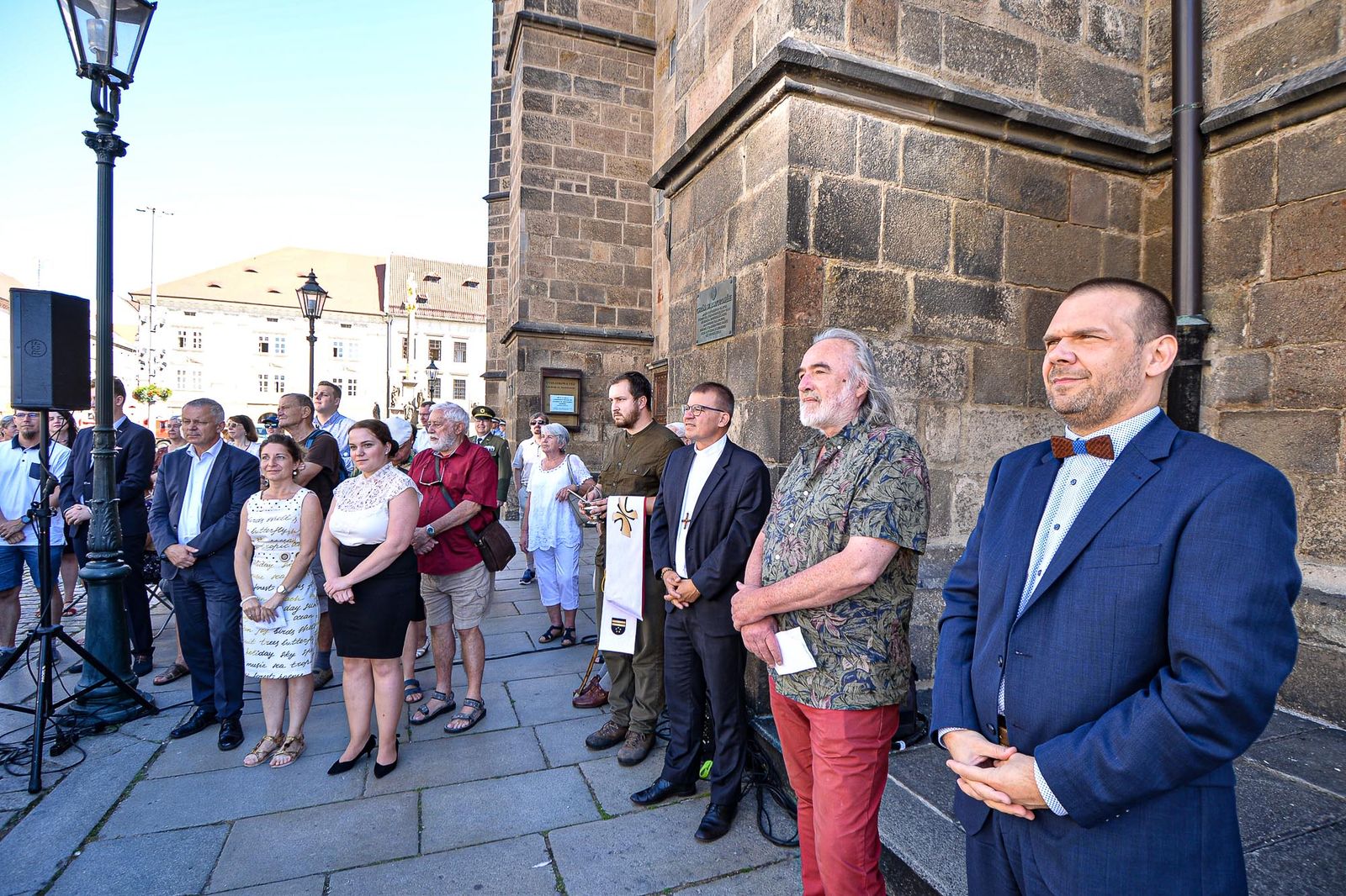 Odhalení bronzové desky připomínající 21. srpen 1968 (foto: M. Pecuch, 21.8.2020)