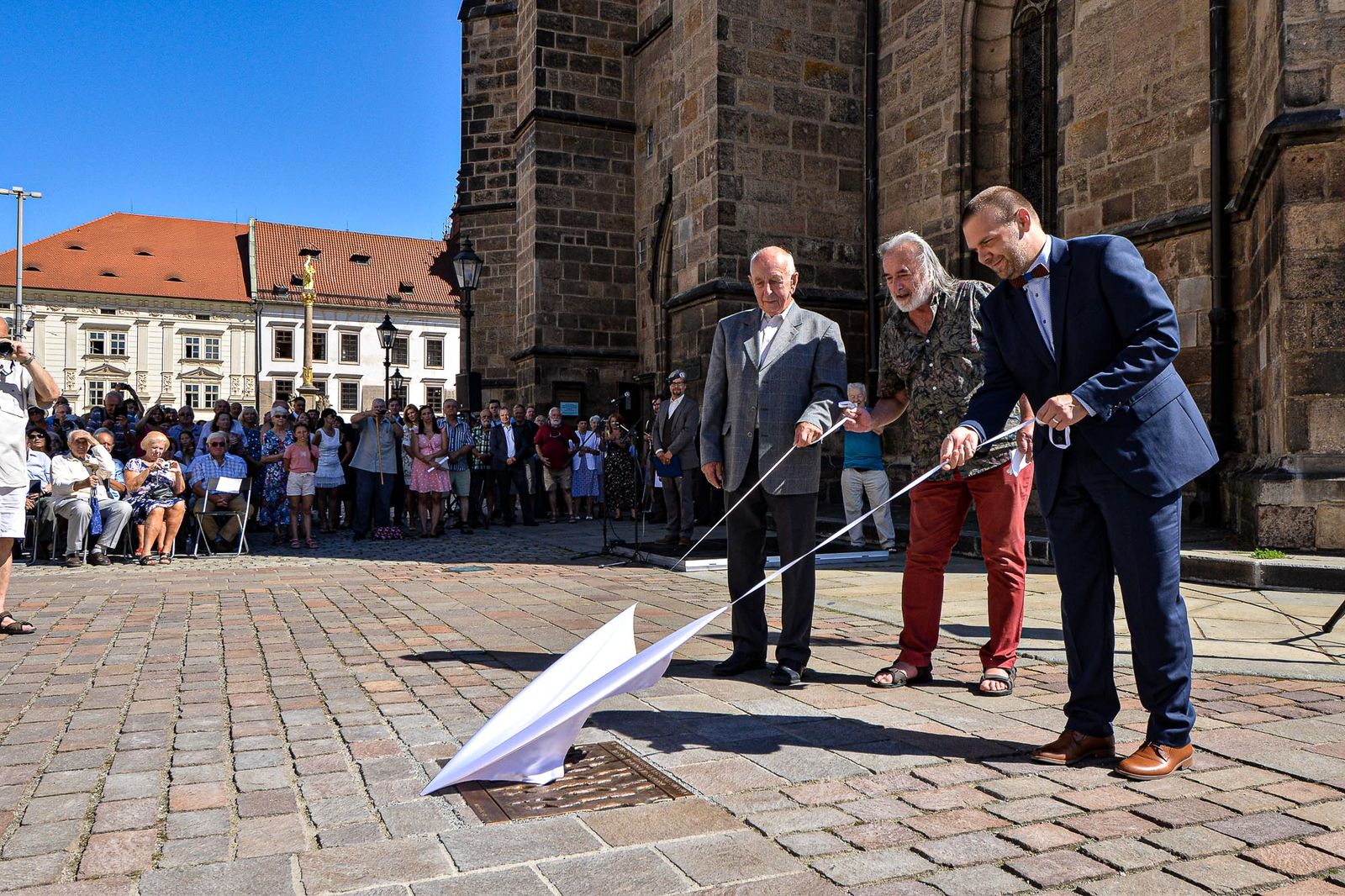 Odhalení bronzové desky připomínající 21. srpen 1968