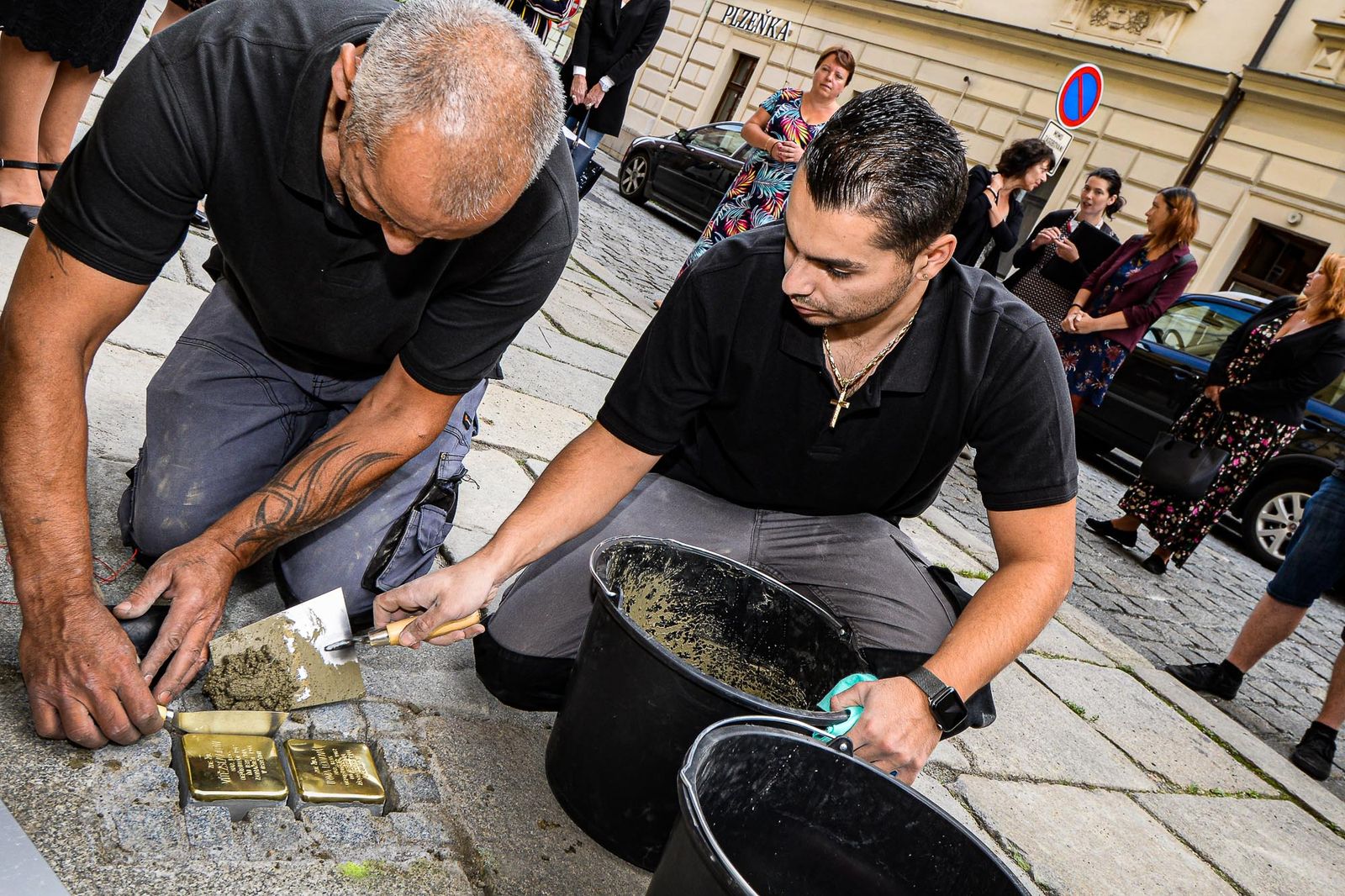 Plzeň pokládala kameny zmizelých (Stolpersteine)