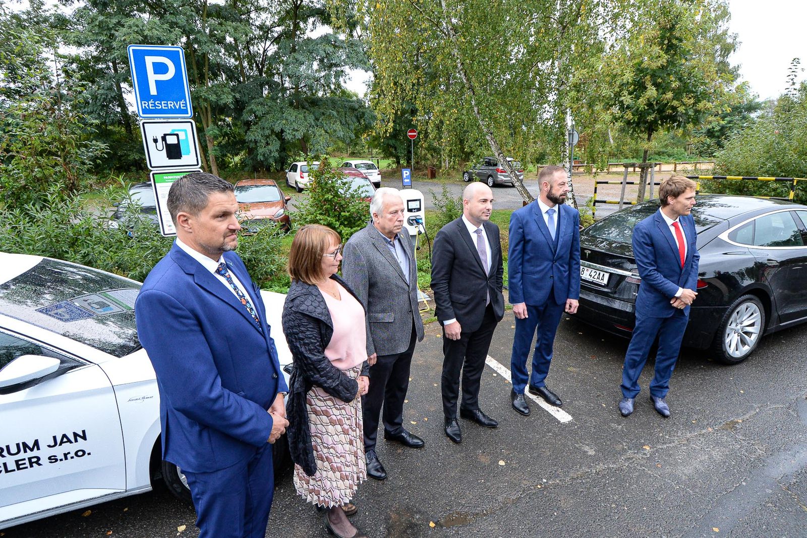 Nabíjecí stanice pro elektromobily u Zoo Plzeň (foto: M. Pecuch, 25.9.2020)