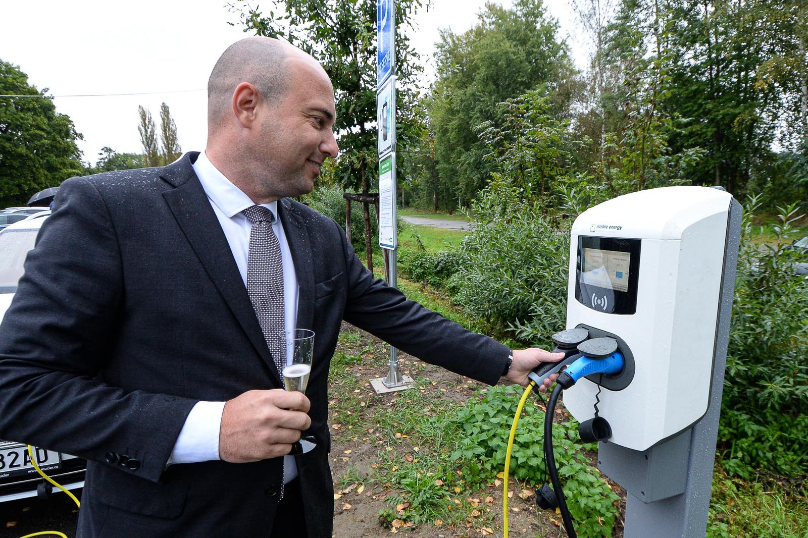 Nabíjecí stanice pro elektromobily u Zoo Plzeň (foto: M. Pecuch, 25.9.2020)