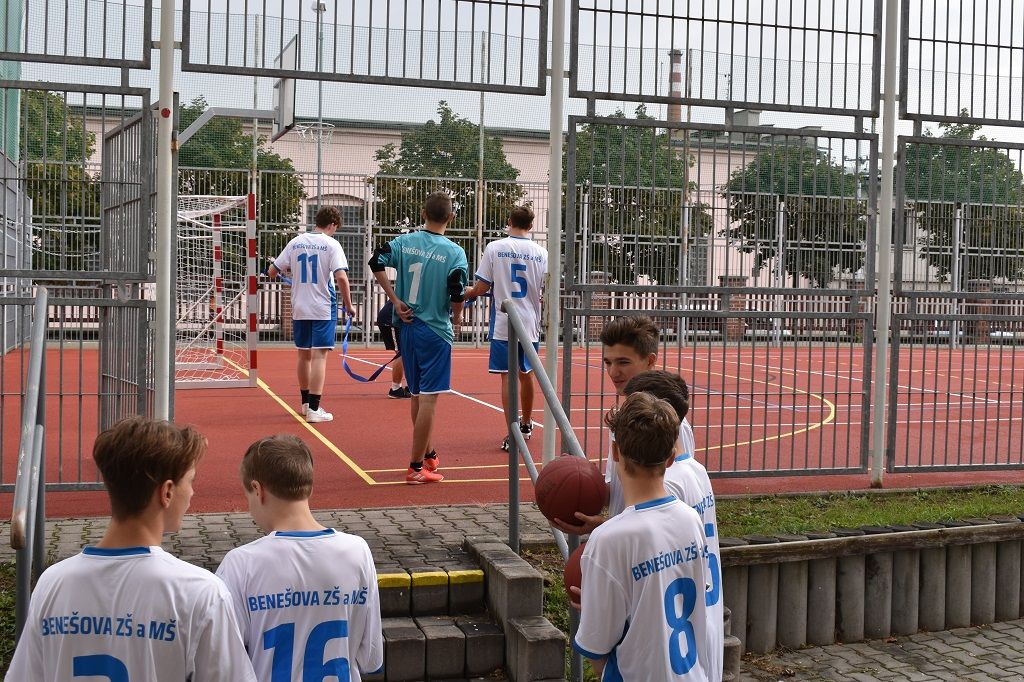 Benešova základní škola slavnostně otevřela opravené hřiště (foto: H. Josefová, 29.9.2020)