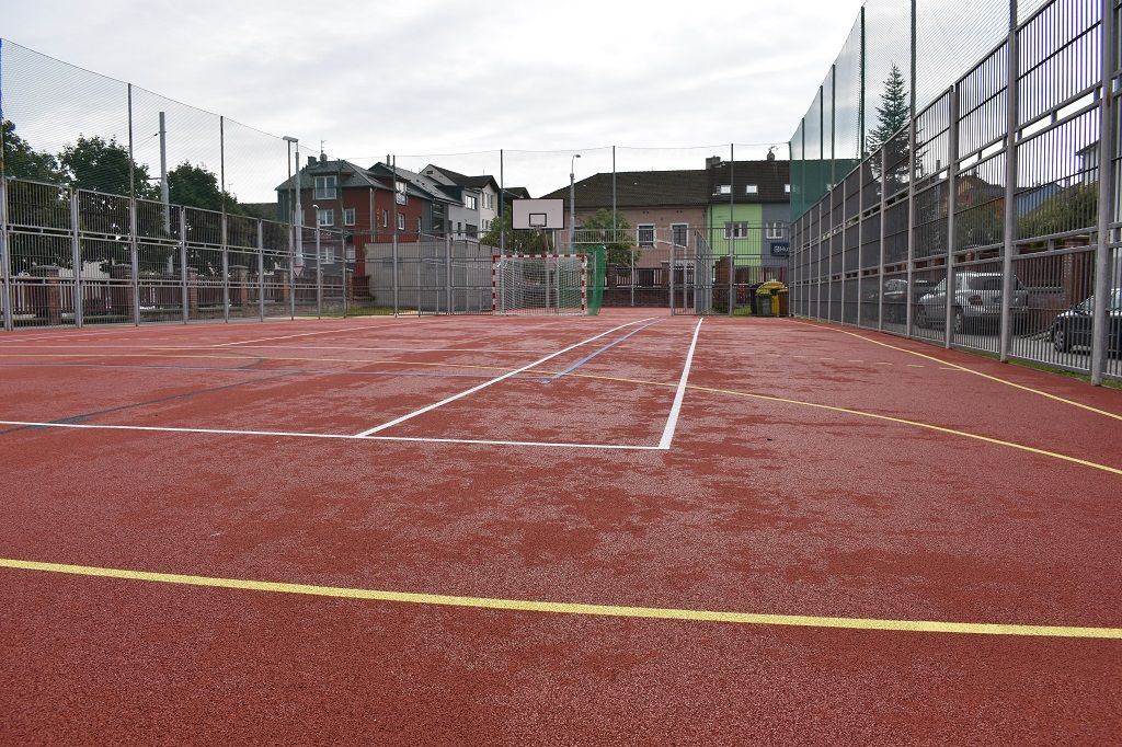 Benešova základní škola slavnostně otevřela opravené hřiště (foto: H. Josefová, 29.9.2020)