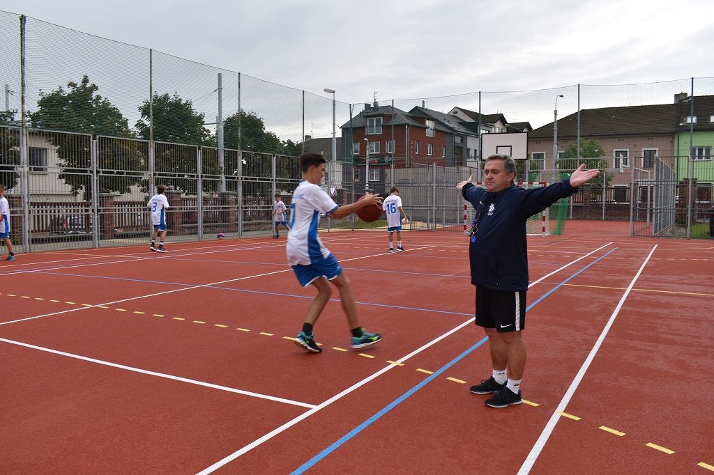 Benešova základní škola slavnostně otevřela opravené hřiště