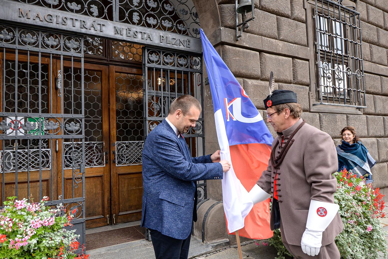 Radnice vyvěsila sokolskou vlajku na počest Památného dne sokolstva (foto: M. Pecuch, 8.10.2020)