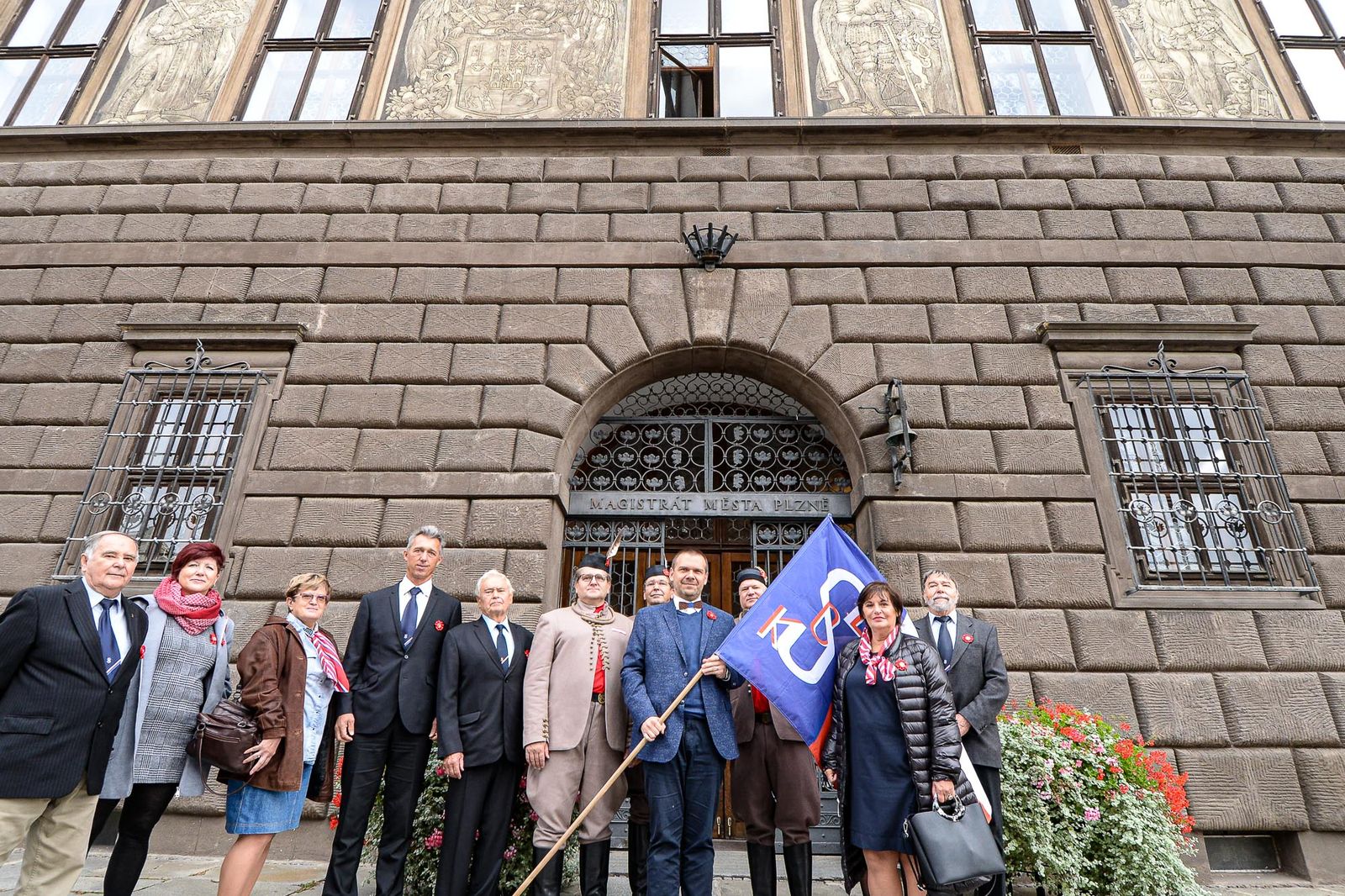 Radnice vyvěsila sokolskou vlajku na počest Památného dne sokolstva (foto: M. Pecuch, 8.10.2020)