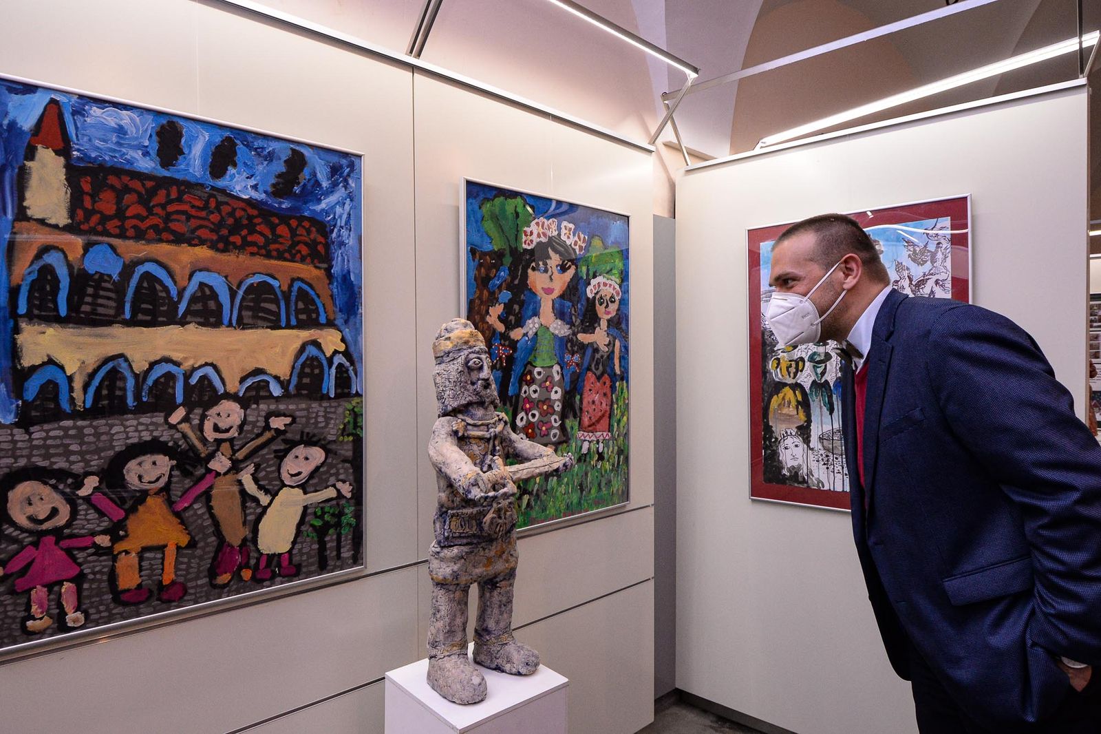 Divné jaro očima dětí: Plzeň přivítala Stonožku a dětská výtvarná díla (foto: M. Pecuch, 26.10.2020)