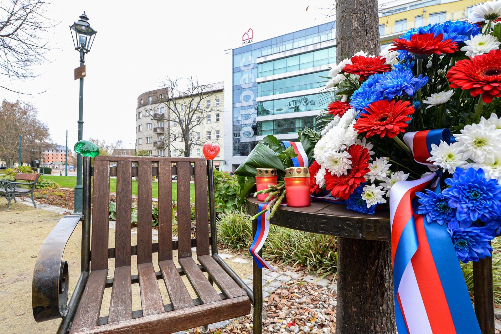 Plzeň si připomněla Den boje za svobodu a demokracii (foto: M. Pecuch, 17.11.2020)