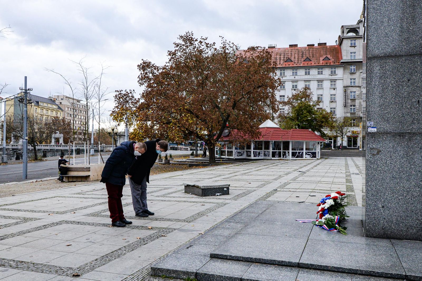 Plzeň si připomněla Den boje za svobodu a demokracii (foto: M. Pecuch, 17.11.2020)